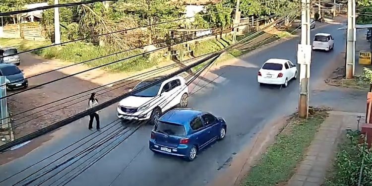 Joven fue atropellada al intentar cruzar una avenida en Ñemby