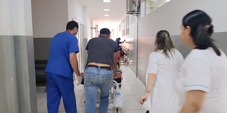 Joven mujer fue baleada en Yrybucuá y un suboficial de Policía queda detenido
