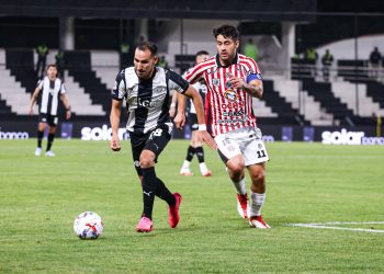 Libertad se impone a San Lorenzo, alcanza la cima y mete presión al 2 de Mayo