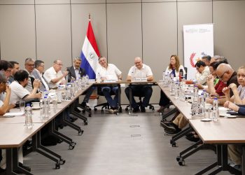 Docentes amenazan con un paro nacional si el Gobierno no mejora oferta salarial