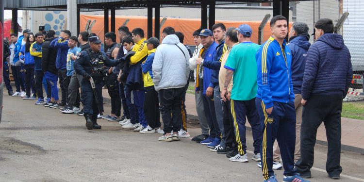 Refuerzan controles fronterizos y deniegan el ingreso a hinchas de Boca con restricciones