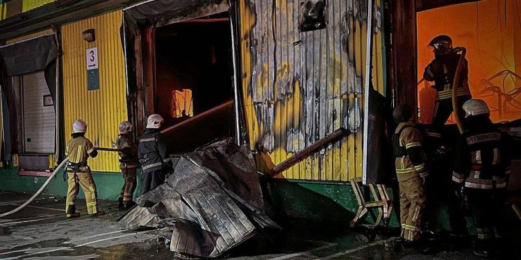 Nueve muertos y más de 30 heridos tras nueva ofensiva rusa sobre Kiev