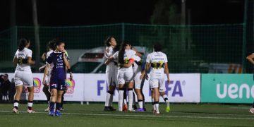 Olimpia derrotó contundentemente a Nacional/Humaitá y sigue al acecho de la cima