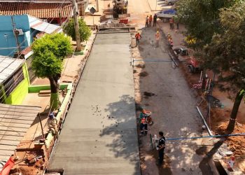Avanza la rehabilitación de la avenida Avelino Martínez con la primera carga de hormigón