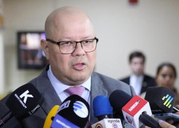 Ministro rechaza que exista un «fracaso» económico y defiende la gestión fiscal del Gobierno