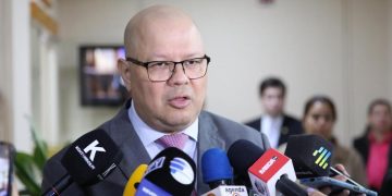 Ministro rechaza que exista un «fracaso» económico y defiende la gestión fiscal del Gobierno