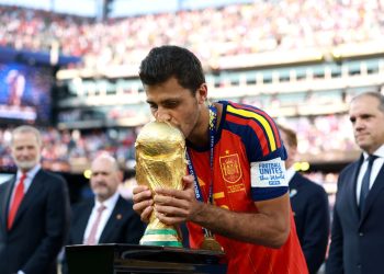 El técnico del Manchester City no descarta la salida de Rodri