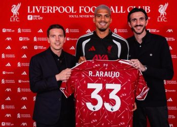 El uruguayo Ronald Araujo jugará cedido a préstamo en el Liverpool de Inglaterra