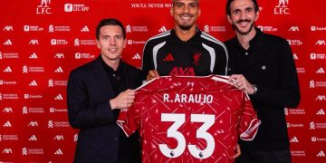 El uruguayo Ronald Araujo jugará cedido a préstamo en el Liverpool de Inglaterra