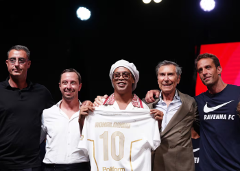 Ronaldinho fue presentado en el Ravenna: “Ganar, es lo que he venido a hacer”