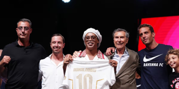 Ronaldinho fue presentado en el Ravenna: “Ganar, es lo que he venido a hacer”