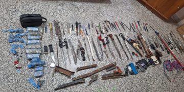 Incautan 74 armas blancas y 13 celulares durante requisa en la cárcel de Concepción