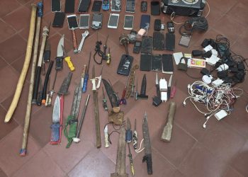 Requisa en cárcel de Coronel Oviedo deja 24 celulares y 28 armas caseras incautadas