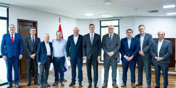 Peña se reunió con exministros de Hacienda para analizar la situación fiscal y los desafíos económicos