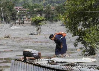 Nepal elevó a 477 el número de muertos por la inmensa riada 