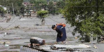 Nepal elevó a 477 el número de muertos por la inmensa riada