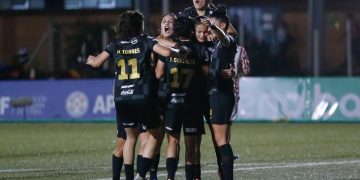 Olimpia triunfó agónicamente frente a San Lorenzo y está a un paso de ser campeón