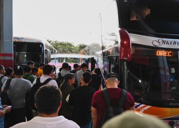 Choferes se movilizan contra la competencia desleal del transporte informal