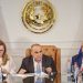 Ministro califica de inviable el aumento salarial para médicos y descarta subir impuestos