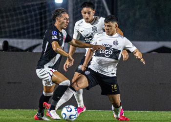 Olimpia resiste en su visita a Vasco Da Gama y trae un valioso empate
