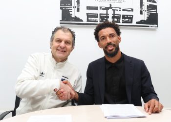 Vozinha firma contrato con Colo Colo