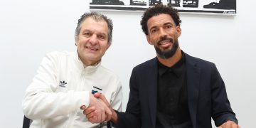 Vozinha firma contrato con Colo Colo