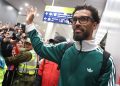 Locura en la llegada de Vozinha a Chile