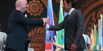 Figo se metió en el escándalo que sacude a la FIFA y pidió la renuncia de Infantino