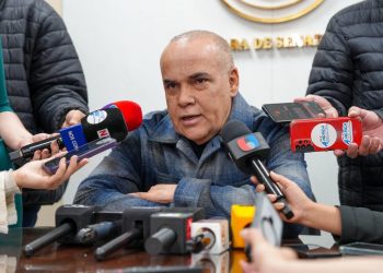 Presidente del Senado anticipa pedido para ampliar el déficit fiscal y pagar deudas del Estado