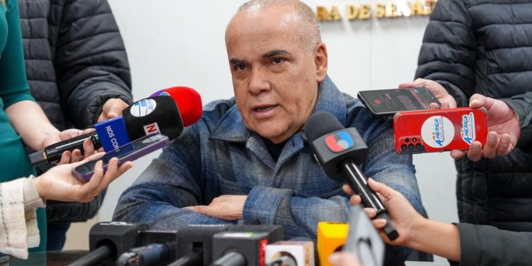 Presidente del Senado anticipa pedido para ampliar el déficit fiscal y pagar deudas del Estado