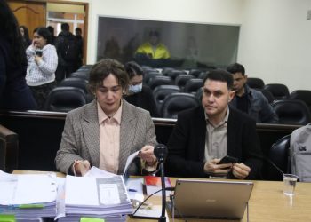 Exsecretaria de universidad admite irregularidades y errores en título de abogado de Hernán Rivas