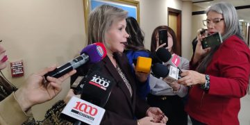 Senadora respalda la huelga médica y gestiona la comparecencia de la ministra de Salud ante el Senado