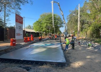 Arranca la colocación de pavimento rígido en Avelino Martínez para soportar el tránsito pesado