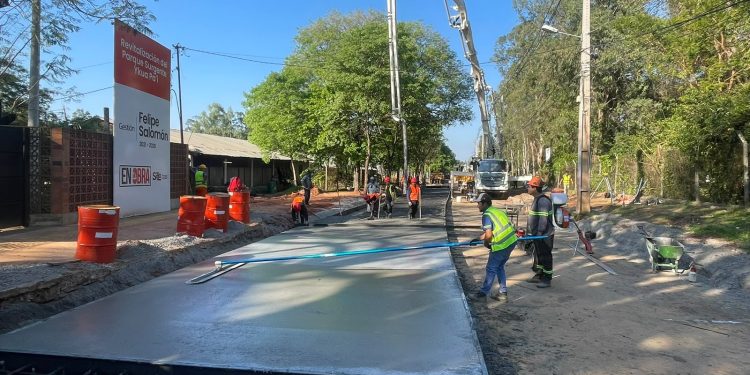 Arranca la colocación de pavimento rígido en Avelino Martínez para soportar el tránsito pesado