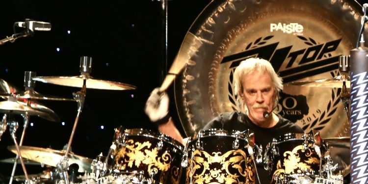 Frank Beard, legendario baterista de ZZ Top, falleció a los 77 años
