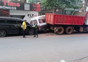 Camión sin frenos provoca choque en cadena sobre concurrida avenida de Ciudad del Este