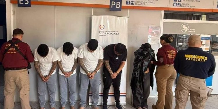 Expulsan a 5 brasileños de Paraguay; tres tenían órdenes de captura en Brasil