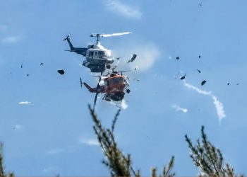 Fallecen dos pilotos en colisión de helicópteros mientras apagaban incendio