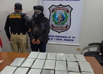 Incautan 20 panes de presunta cocaína ocultos en un camión y detienen al conductor