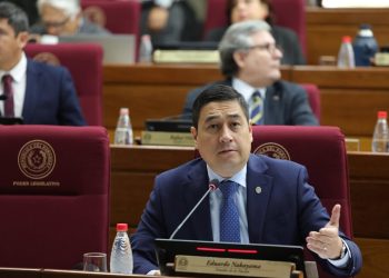 Nakayama cuestiona la gestión económica del Gobierno ante la necesidad de revisar el tope del déficit fiscal