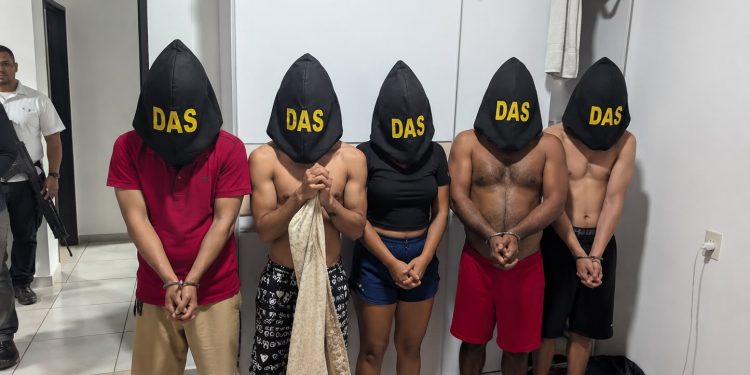 Prisión preventiva para cuatro colombianos por presunta extorsión y asociación criminal