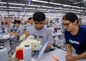 Más de 114.000 personas se incorporaron al mercado laboral en un año, según INE