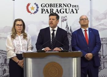 Gobierno responde a reclamo médico: prioriza insumos, carrera sanitaria y pago por feriados