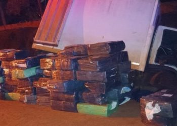 Hallan camión abandonado con casi 2.900 kilos de presunta marihuana