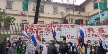 Médicos ratifican huelga general de cinco días tras fracasar reunión tripartita