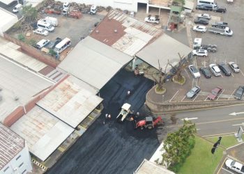 Imputan a funcionarios municipales por presuntamente usar asfalto y maquinarias de la Comuna en obra privada