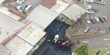 Imputan a funcionarios municipales por presuntamente usar asfalto y maquinarias de la Comuna en obra privada