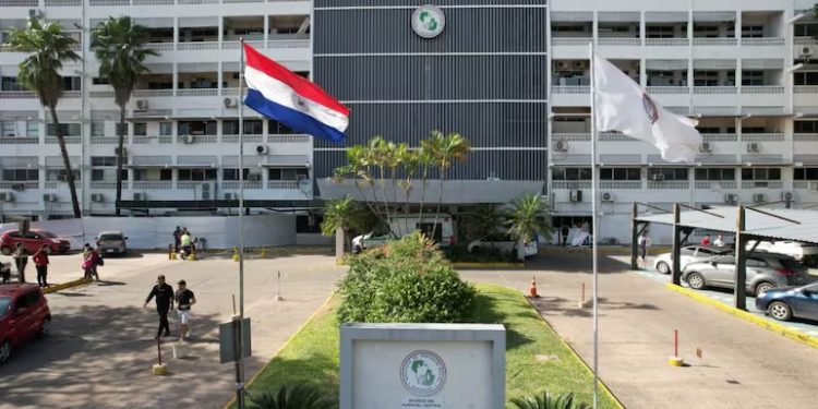 Otorgan libertad ambulatoria a tres exfuncionarios del IPS investigados por la justicia