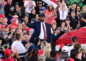 El republicano Byron Donalds busca hacer historia como el primer gobernador negro de Florida