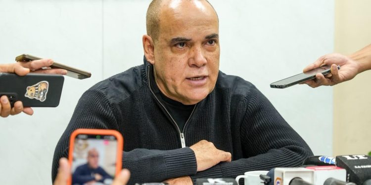 Impulsan proyecto para suspender el pago a autoridades y congelar gastos no esenciales si se supera el límite de déficit fiscal